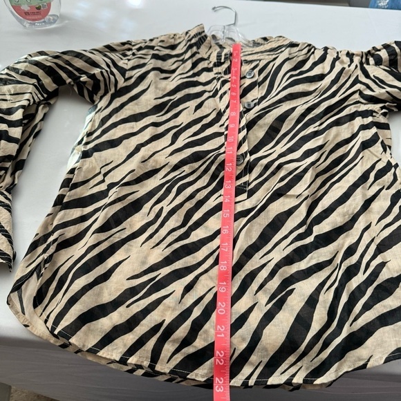 Banana Republic Animal Print Blouse - Picture 6 of 8